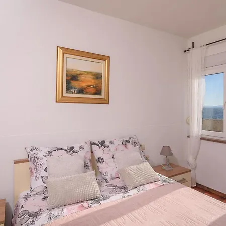 Helli Trogir