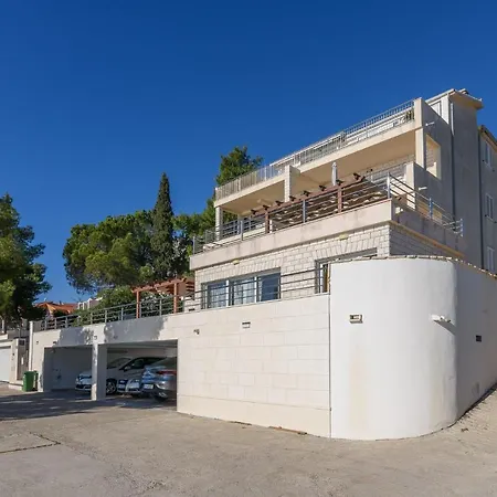 Helli Apartament *