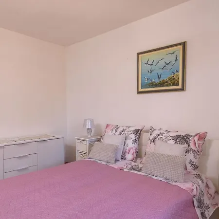 Helli Τρογκίρ