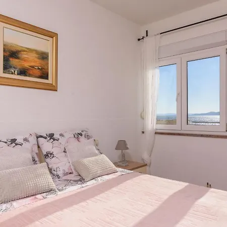 Helli * Τρογκίρ