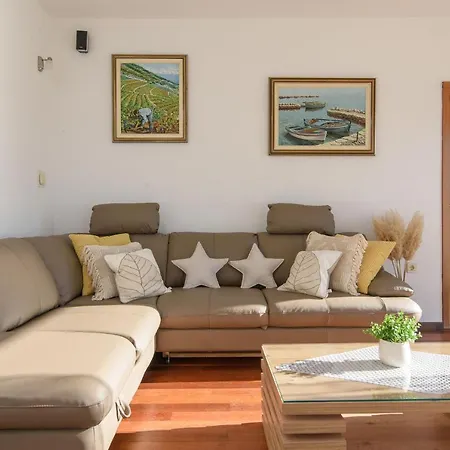 Helli Τρογκίρ