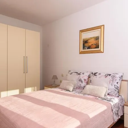 公寓 Helli 特罗吉尔